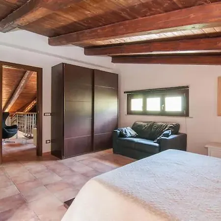 Costanza Villa *