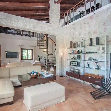 Costanza Villa