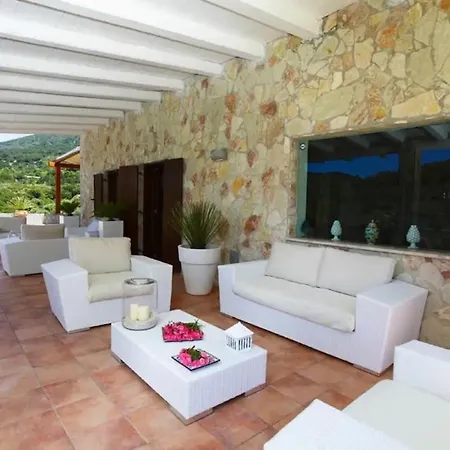 Costanza Villa