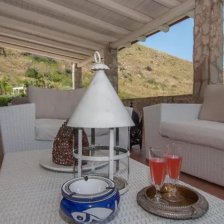 Costanza Villa *
