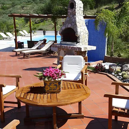 Costanza Villa *